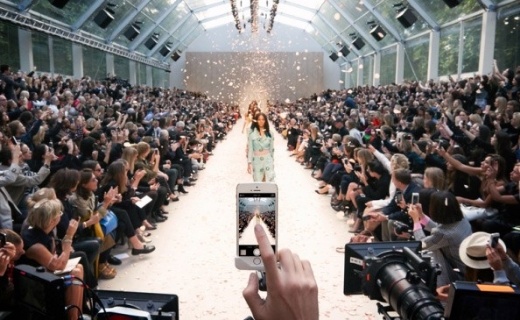 Burberry fashion show with mobile phone