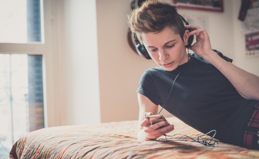 How social music engagement enhances online customer retention