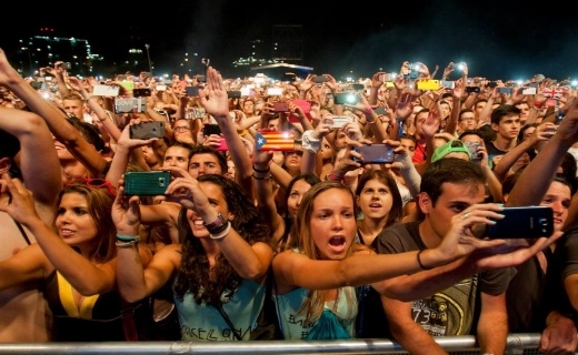 How technology amplifies music experiences in festivals